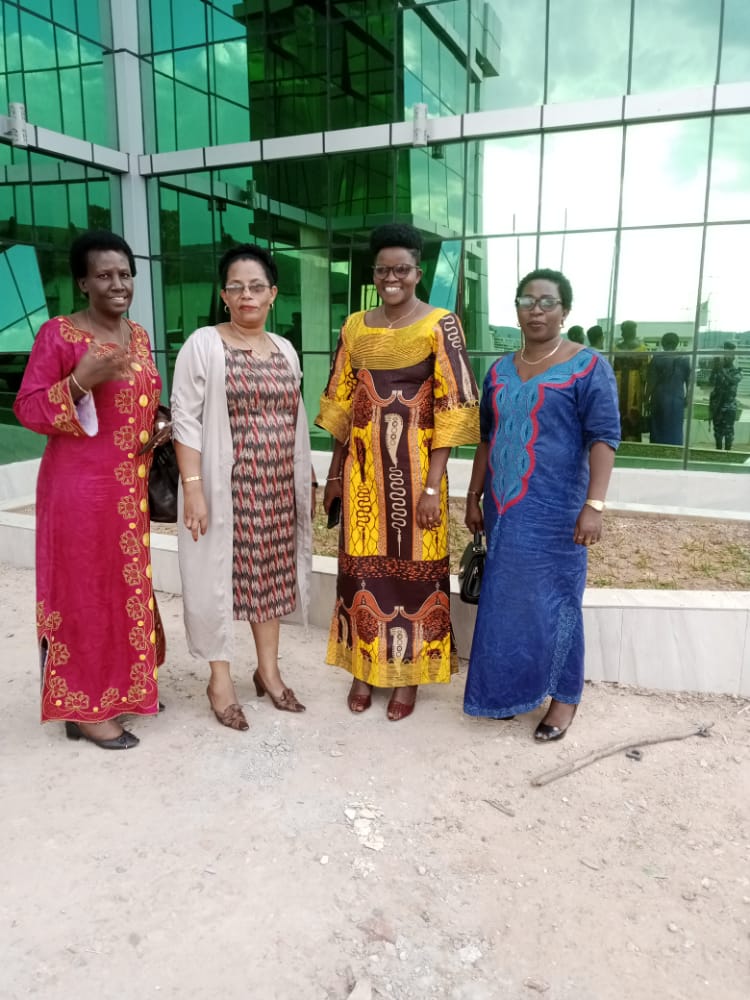 RuyigiProvince's tweet photo. #Burundi Après la réunion,le Secrétaire Permanent au MIDCSP Mme Calenie MBARUSHIMANA en compagnie des Gouverneurs de @RuyigiProvince et @makambaProvince,la Representante de #BLTP a visité le Bureau Provincial en finission. 3/n https://t.co/7jxmG26W4q