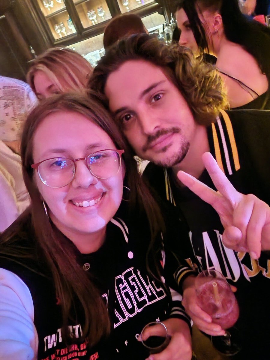 saratheiler's tweet photo. Seit ich 15 bin, habe ich auf diesen Moment gewartet. 🙌🏻❤️ @TheRealLiont https://t.co/NW9wwX5iNb