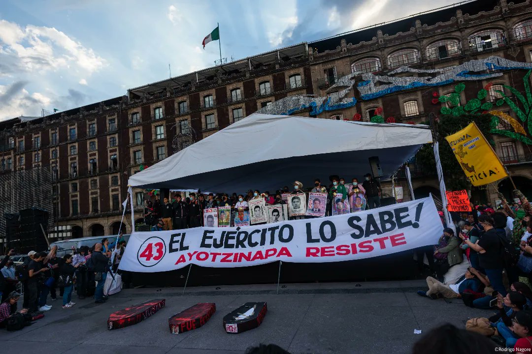 RoNagore's tweet photo. -Si no hay justicia para Ayotzinapa, México seguirá roto sin remedio- (@cesarpinedar) #ayotzinapa8años #ayotzinapa #justicia #normalistas #crimendeestado #fueelejército #everydaylatinoamerica https://t.co/TvEAfiDJr6