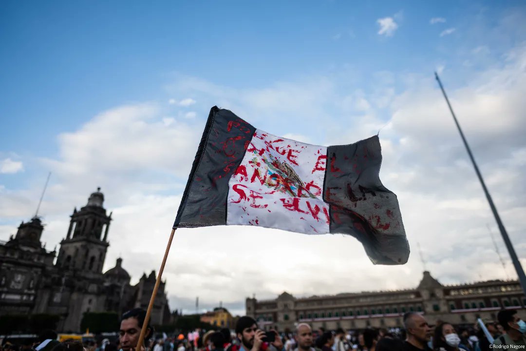 RoNagore's tweet photo. -Si no hay justicia para Ayotzinapa, México seguirá roto sin remedio- (@cesarpinedar) #ayotzinapa8años #ayotzinapa #justicia #normalistas #crimendeestado #fueelejército #everydaylatinoamerica https://t.co/TvEAfiDJr6