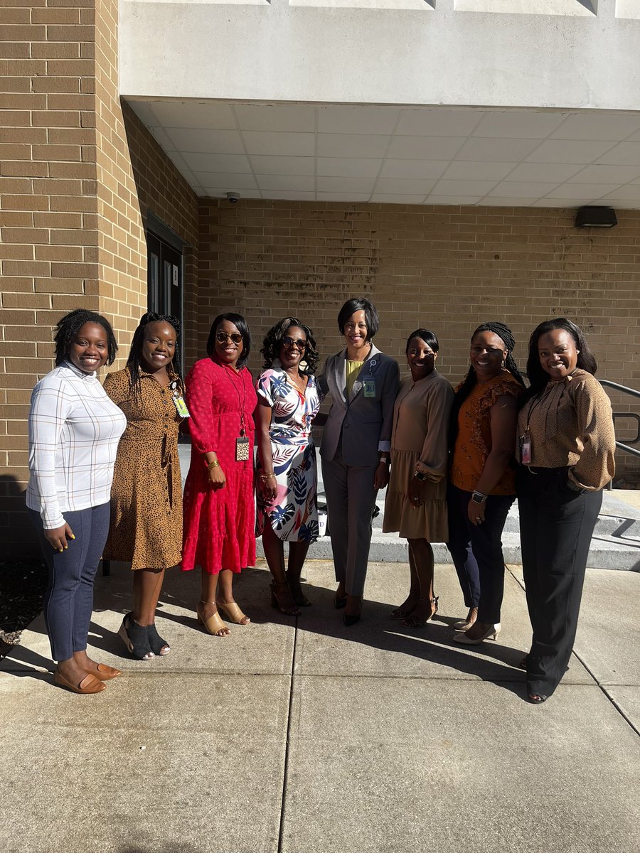 PrincipalWOOdy's tweet photo. Loved our elementary AA/AP Meeting today! Started off w/ a wonderful SEL welcome, focus on strengths, words of wisdom from our deputy superintendent and ended w/ an amazing SEL closure! Did I mention a guest appearance from Steven Harvey!? #purpose #lidoff #expect #relate #engage https://t.co/GKEK3Pk7bT