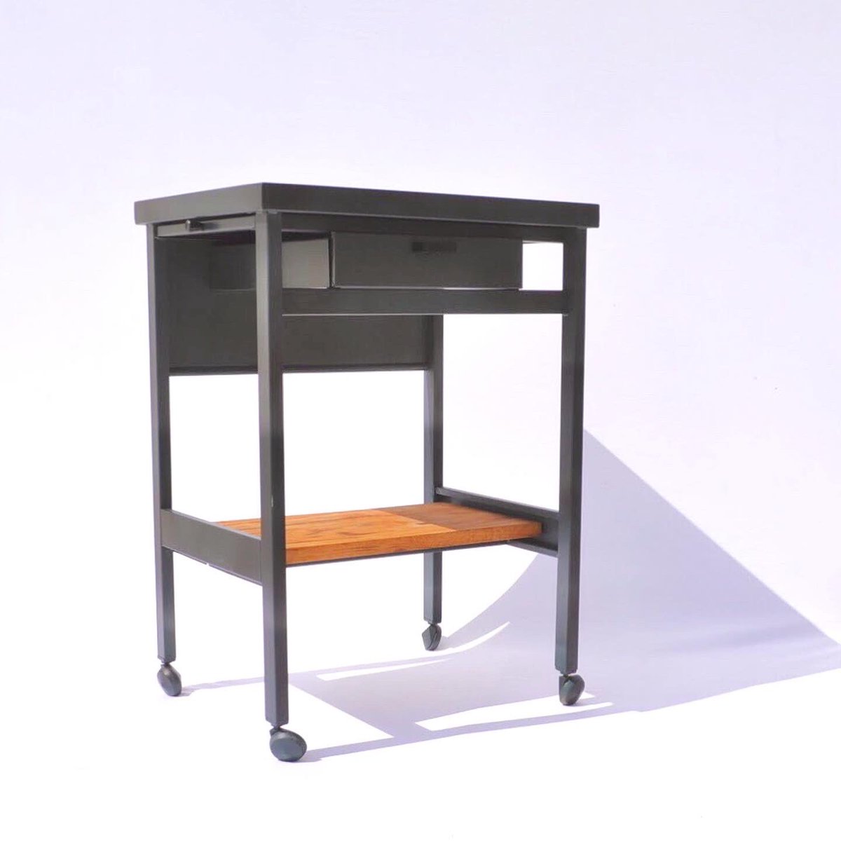 GM 🌞 :) 

Industrial Iron Desk • Upcycled by <a href="/zagaiastudio/">zagaiastudio</a> - SOLD 2020

This piece was found in an old factory, its condition was the worst. A new level in Brazilian wood “Muiracatiara” was added, it was also painted Olive Green, gaining comfort and warmth. 

IG: zagaialoja