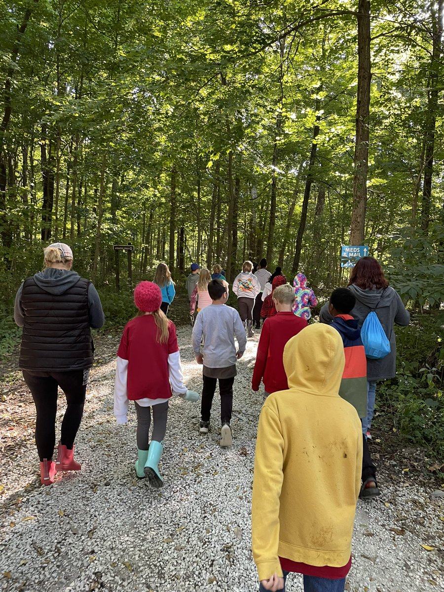 MsMileti's tweet photo. 4th grade went camping!! The past 2 days at Camp Flat Rock have been filled with so many activities such as canoeing, hiking and exploring! Some of the students even caught a snake while exploring the river! An incredible outdoor experience filled with so many memories 🏕🛶🥾🤎 https://t.co/tvRxyUBmrJ