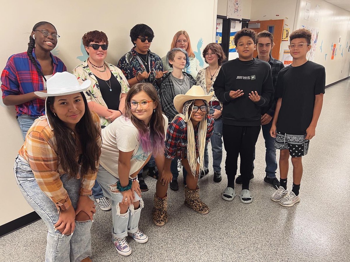 Mrs. Schneider tweet media