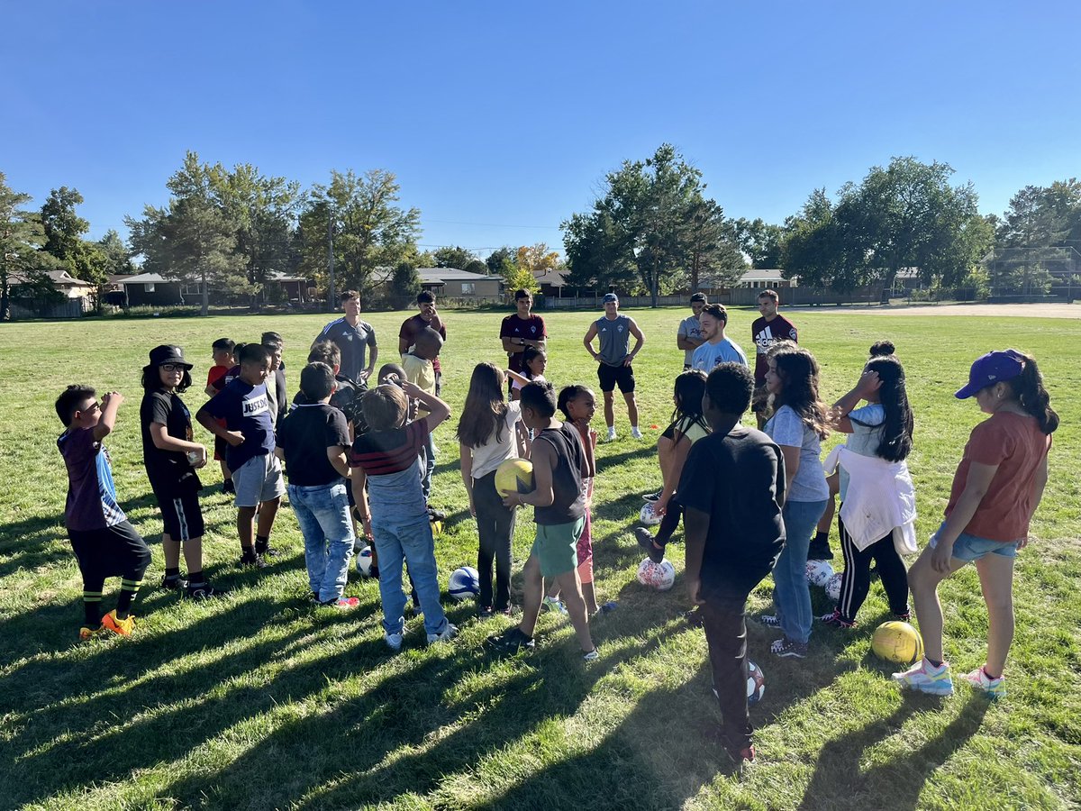 Rapids_2's tweet photo. ⚠️Training in session⚠️

We had such a great time hanging out with the kiddos of @PlayworksCO teaching them all about the game of footy⚽️ https://t.co/fsAQpizui7