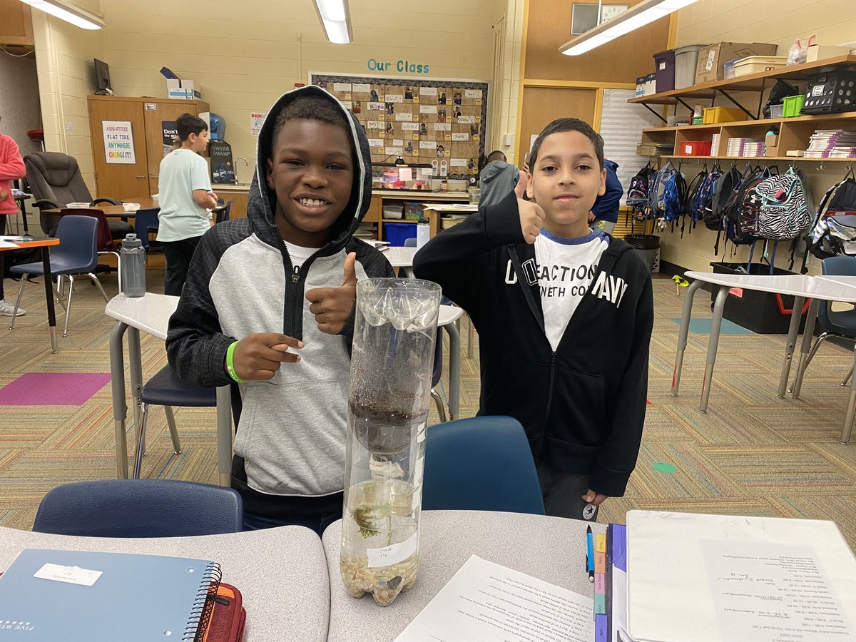 ljswabb's tweet photo. Building ecocolumns takes teamwork!  Proud of these 5th graders! @WilsonHillElem #itsworthit https://t.co/PK0G0vDIAH
