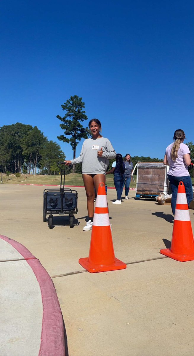 BleicherElena's tweet photo. It was nice volunteering at Emeline Carpenter Elementary School!
@SFA_Tennis #theaXegames https://t.co/wzN3BNN127