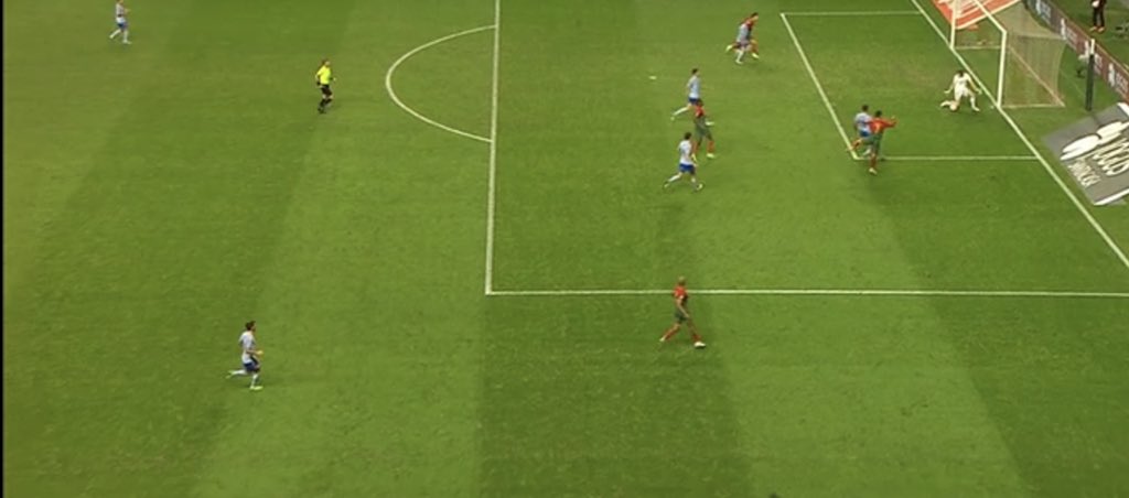 João Félix isolado no 2o poste!!! Passa a bola Ronaldo