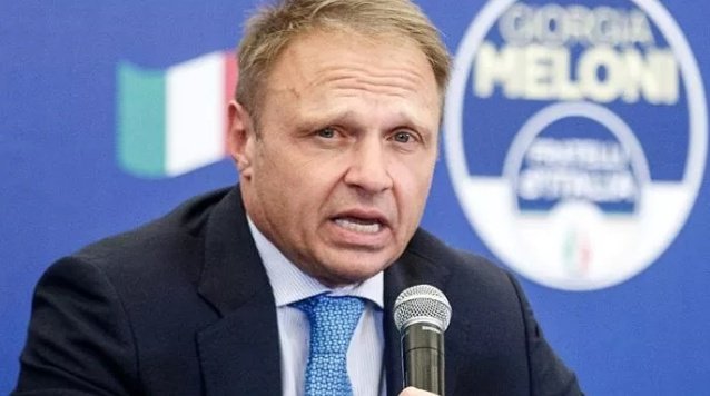 stallicubi's tweet photo. Ricordiamo il primo buffone di turno🤡 a #furoidalcoro 

On. Franceaco Lollobrigida🤡: "La Russia ha invaso l'Ucraina senza nessun motivo" https://t.co/kgb7TxSMB9