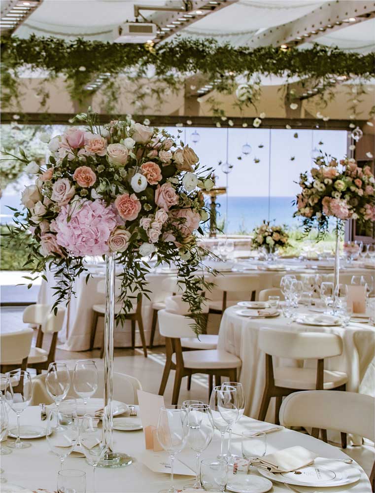 The magic of flowers has no beginning or end✨
#weddingseason #weddingplanner 
noemibellante.com
