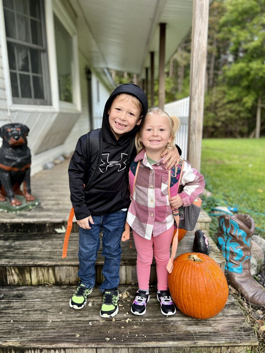 NikkiShyanne's tweet photo. Still can’t believe I have two kids in school now. 😭 https://t.co/ROcHohqYHw