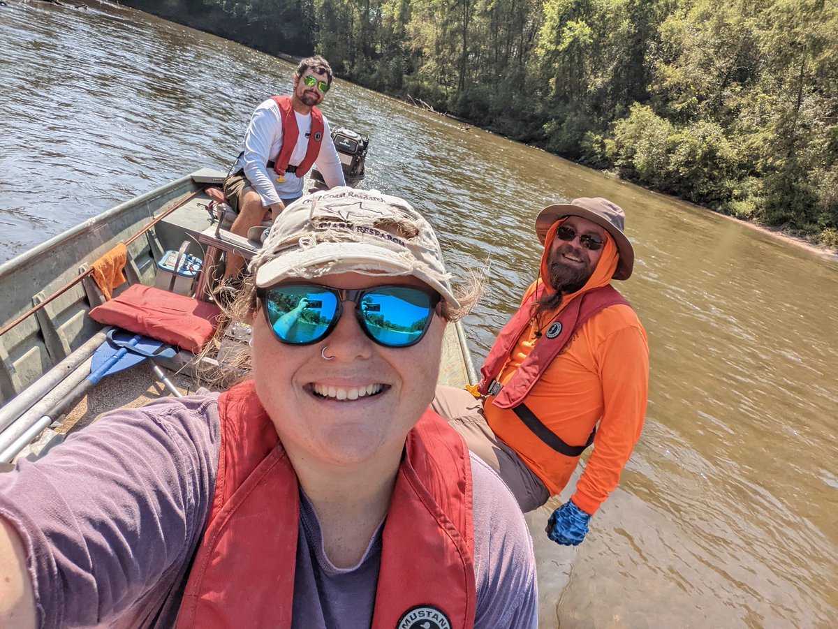 KaseaPrice's tweet photo. #Groundtruthing in the Bouie River with @bodine_cs and Eric. Seeing lots of gravel, sand, sandstone, and soapstone in this system. #fieldwork https://t.co/45EBP2yZq0