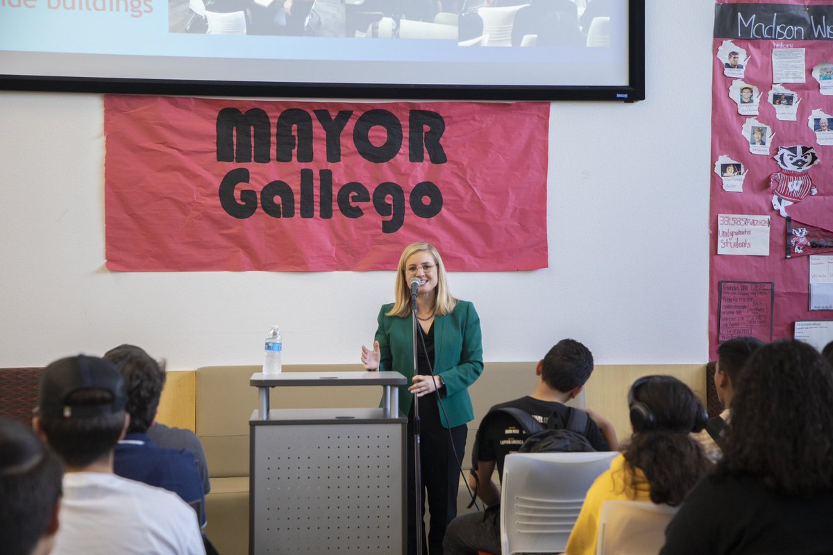 PhoenixUnion's tweet photo. Yesterday, Mayor Kate Gallego came to Wilson to speak to them about her journey as mayor and answer questions from students. What a great experience for our Wilson Wolves! 🐺❤️🖤 #ThisIsWhoWeAre https://t.co/Yci4EBxhzN