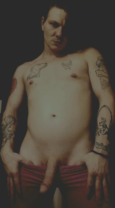 Horny and bored https://t.co/C5FAjnDmu5