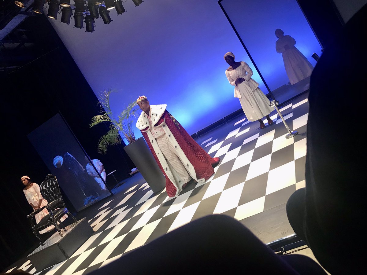 rbesemer's tweet photo. Indrukwekkende voorstelling ‘Ik zeg toch sorry’ van #RaymiSambo en @TheaterAluin in @TheaterKikker. Rollercoaster van gevoelens van pijn en schaamte en toch ook humor. https://t.co/8u6IPYCMO4