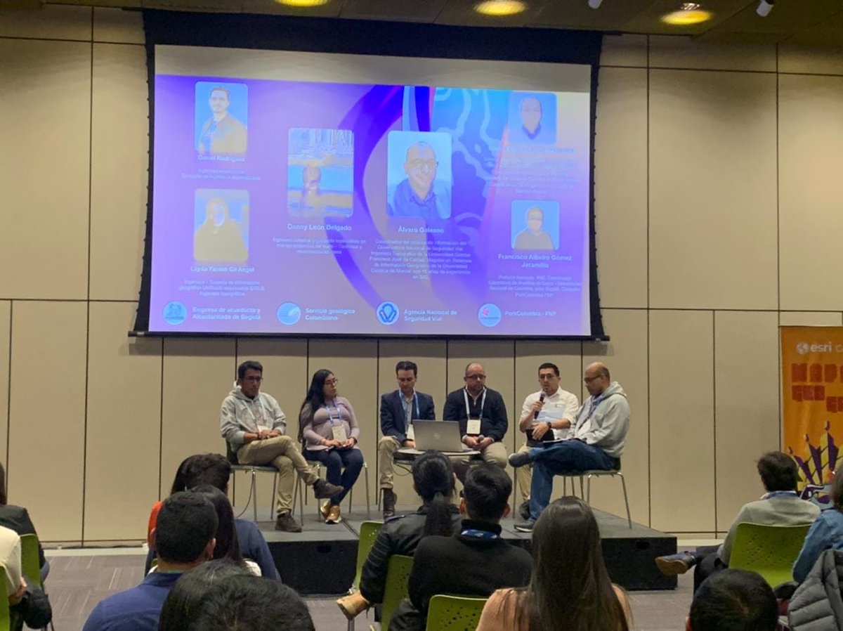 sgcol's tweet photo. #AEstaHora, profesionales de nuestro Grupo de Evaluación de Amenaza por Movimientos en Masa, participas en el Conversatorio en Analítica Espacial, durante la Conferencia de Usuarios ESRI 2022 https://t.co/T3sRJJlygW