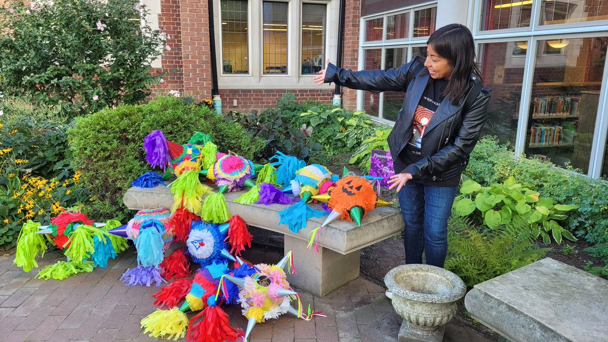 Nuit Blanche East Danforth is just FOUR days away 😮! Join us Sat October 1st, 7pm to 7am on Danforth Avenue between Woodbine &amp; Greenwood TTC Stations.🌟Come and enjoy 25+ art installations along the strip, including "Piñatas Bring Us Together" by Ana Gaby eastendarts.ca/nuit-blanche-e…