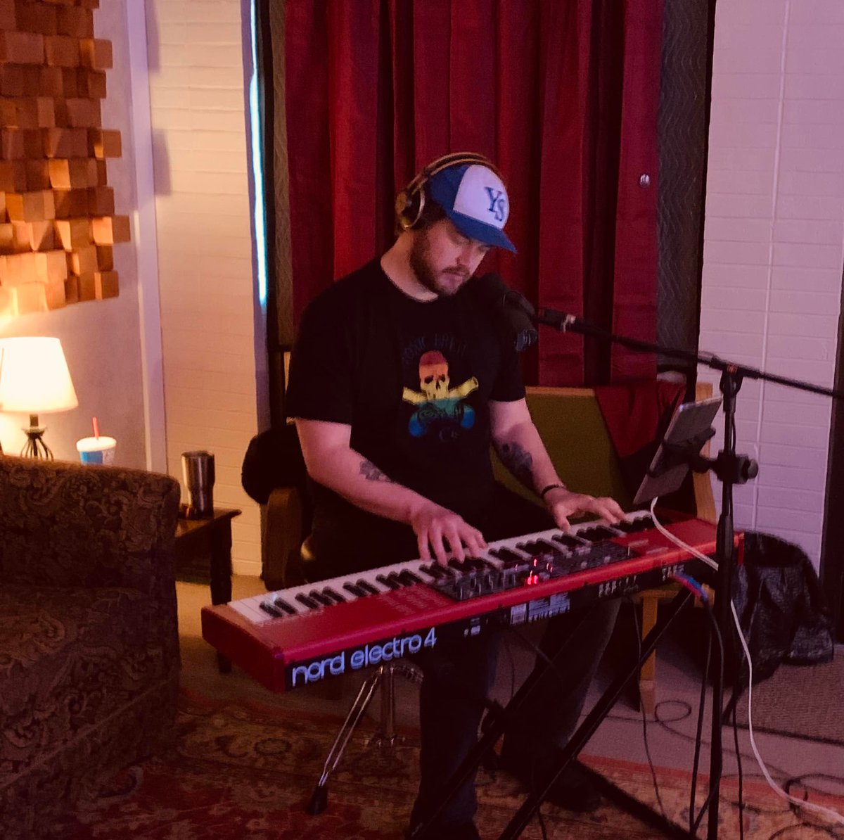 Have you listened to the first single from our upcoming cover compilation? Looking for new music?  
#newmusic #newrelease #daytonohioartist #recordingstudio 
 Take a listen to "Out on the Weekend" a new single from Scott Houchens + Cafe Unit 
open.spotify.com/track/4N1rRpdt…