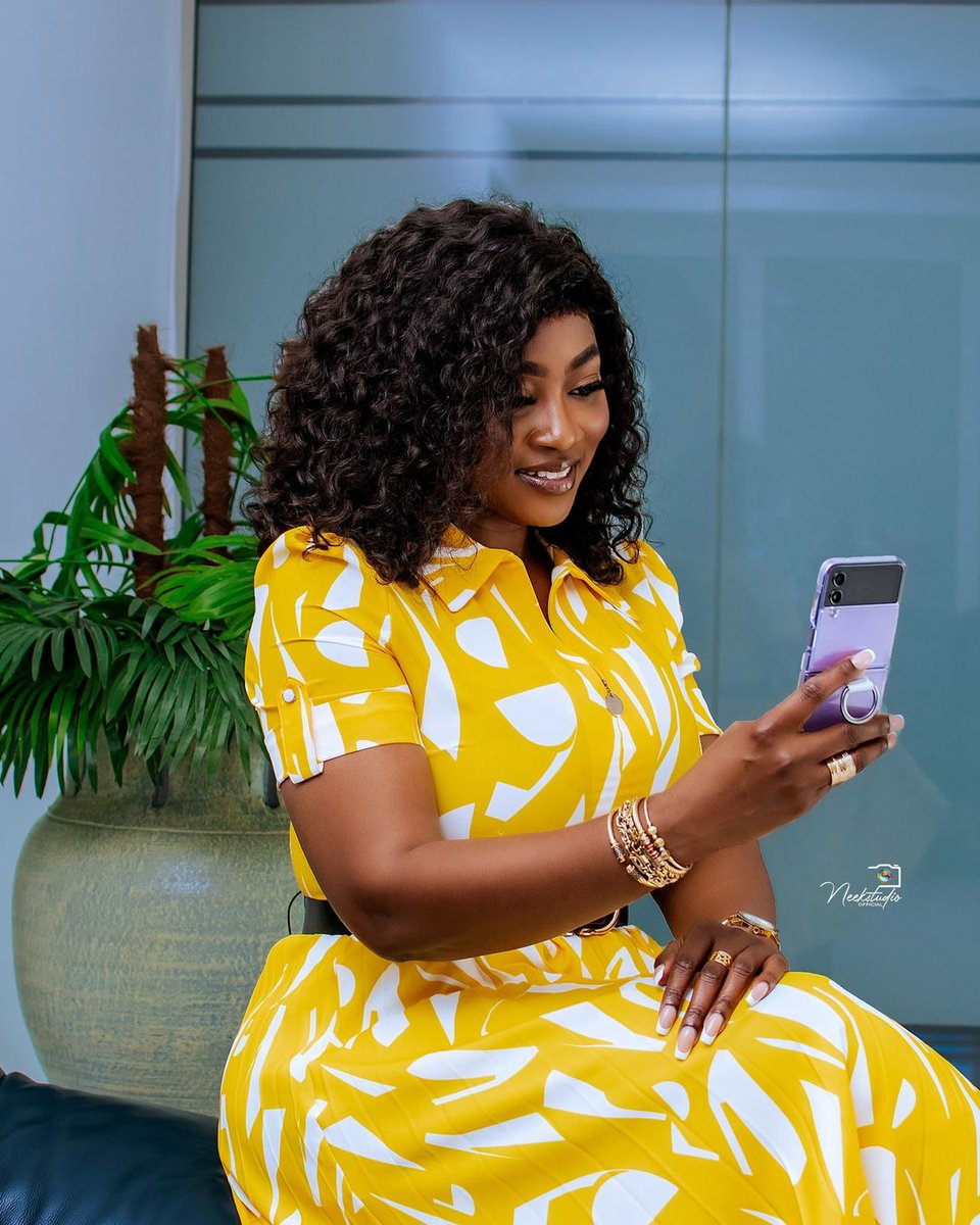 neekstudio_'s tweet photo. Heyyyyyy  how are you doing Fam from #GalaxyZFlip4

Muse: @TheCookieteeGH
Outfit: @finecuragh
📸: @neekstudio_official
.
.
.
------------------------------------------------

#style #fashion #makeup #happy  #beauty #Blackstars #beautiful  #fashionstyle #BBNaija https://t.co/sGKNY0waIT