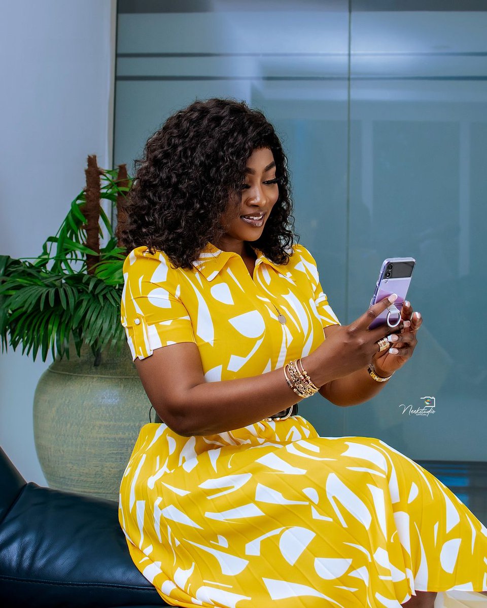 neekstudio_'s tweet photo. Heyyyyyy  how are you doing Fam from #GalaxyZFlip4

Muse: @TheCookieteeGH
Outfit: @finecuragh
📸: @neekstudio_official
.
.
.
------------------------------------------------

#style #fashion #makeup #happy  #beauty #Blackstars #beautiful  #fashionstyle #BBNaija https://t.co/sGKNY0waIT