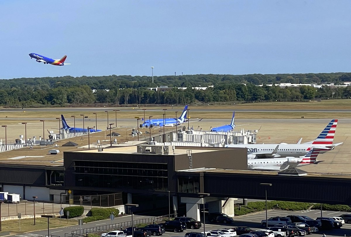 FlyORF's tweet image. Effects of Hurricane Ian expected to impact air travel thru the week. Airlines have instituted change fee waivers for affected areas. Travelers should confirm flight status prior to departure.
📷: Breeze Airways repositioned Florida-based aircraft to Norfolk base for safekeeping.