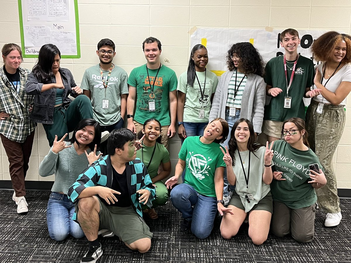 IB Green!! Celebrating one last HOCO with these Seniors! <a href="/KleinOak/">Klein Oak HS</a>