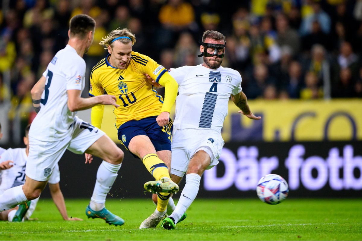 jacekbalonSE's tweet photo. #SWESLO | 1:1 | FT | #UEFANationsLeague 🇸🇪🇸🇮 

Dobre momenty przeciwko przeciętnej do bólu Słowenii to za mało. Szwedzi remisują na Friends Arena i całkowicie zasłużenie spadają do dywizji C. To już naprawdę czas na pożegnanie - #JanneOut ❌ https://t.co/OIOi8PVcIT