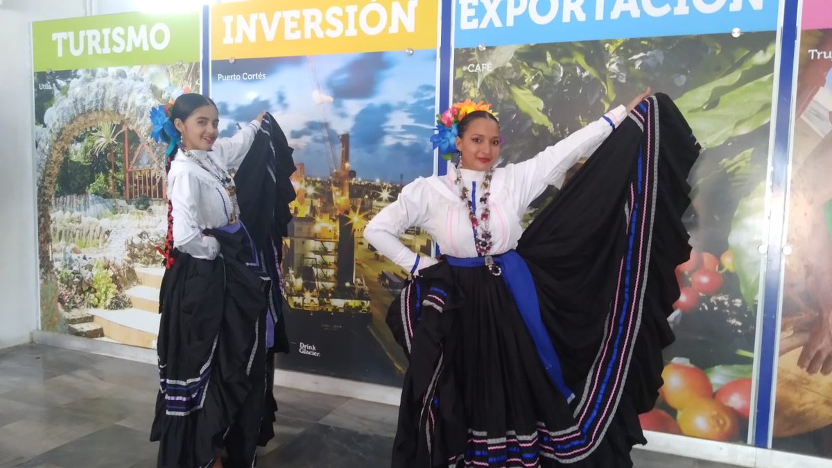 Ehisahn's tweet photo. Feliz día Internacional del Turismo desde el Aeropuerto Internacional Ramón Villeda Morales.
EHISA celebró con los viajeros y visitantes con una especial presentación del cuadro de Danzas y Proyección Folklórica Canaán de la Casa de la Cultura de El Progreso. 🇭🇳🛩️💃🕺🏽

#Honduras https://t.co/OPmlc8VDPh
