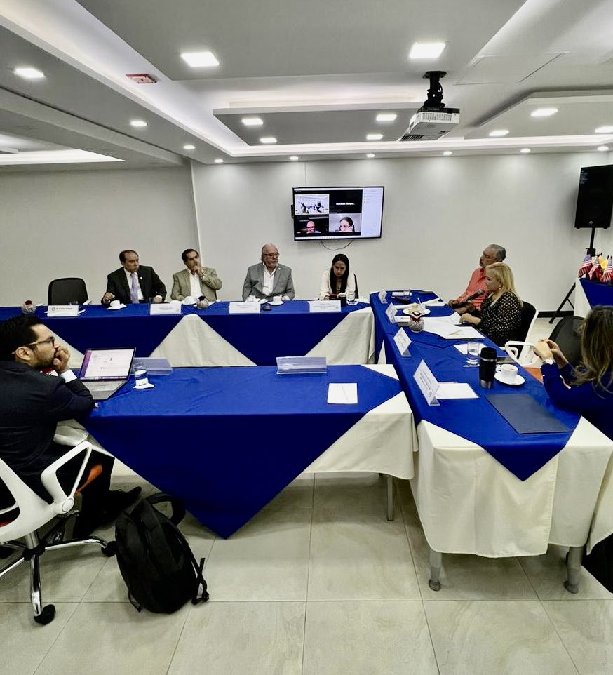 Nuestro directorio liderado por <a href="/ChairAmchamGYE/">Nery Merejildo - Chair AmCham</a> sesionó el día de hoy y tuvo como invitado al Vicepresidente Ejecutivo de <a href="/Industriasgye/">Cámara de Industrias de Guayaquil</a> #LuisAlbertoSalvador quien nos compartió la iniciativa #InversiónParaLaReactivaciónDelEcuador

<a href="/josepileggi/">José Pileggi</a> <a href="/edithvillavic/">Edith Villavicencio</a>