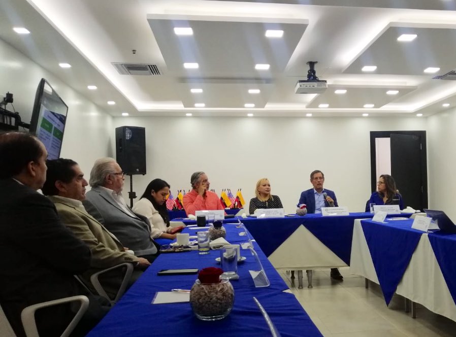 amchamgye's tweet photo. Nuestro directorio liderado por @ChairAmchamGYE sesionó el día de hoy y tuvo como invitado al Vicepresidente Ejecutivo de @Industriasgye #LuisAlbertoSalvador quien nos compartió la iniciativa #InversiónParaLaReactivaciónDelEcuador

@josepileggi @edithvillavic https://t.co/zGEQ7kVuEb
