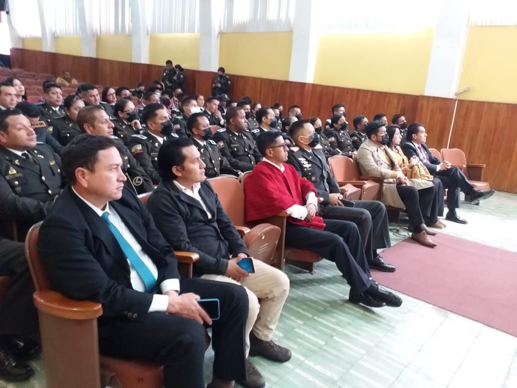 #IntendeciaDePolicía Participe de la inauguración del "Taller de Capacitación en Derechos Colectivos de los Pueblos y Nacionalidades Indígenas, Afrodescendientes y Montubios del Ecuador", coordinado por la Policía Nacional.
Este taller estará dirigido a los servidores públicos.