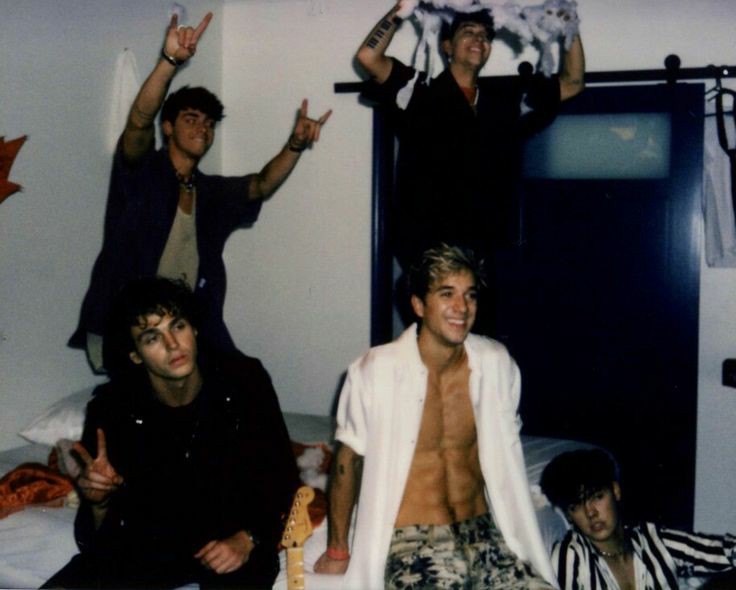 snval_'s tweet photo. Happy six years to the sweetest boys, you have always been in my best and worst moments. I'm proud of what they have achieved over the years and what is yet to come.
#6yearsofwdw https://t.co/WqYZ96wxrU