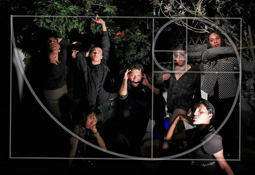 Hace 3 años conocí a mis hermanas me acogieron como parte de su aquelarre, me  enseñaron de belleza, templanza, arte y la buena vida.

Gracias <a href="/Apocalipstickmx/">House of Apocalipstick</a> 🖤