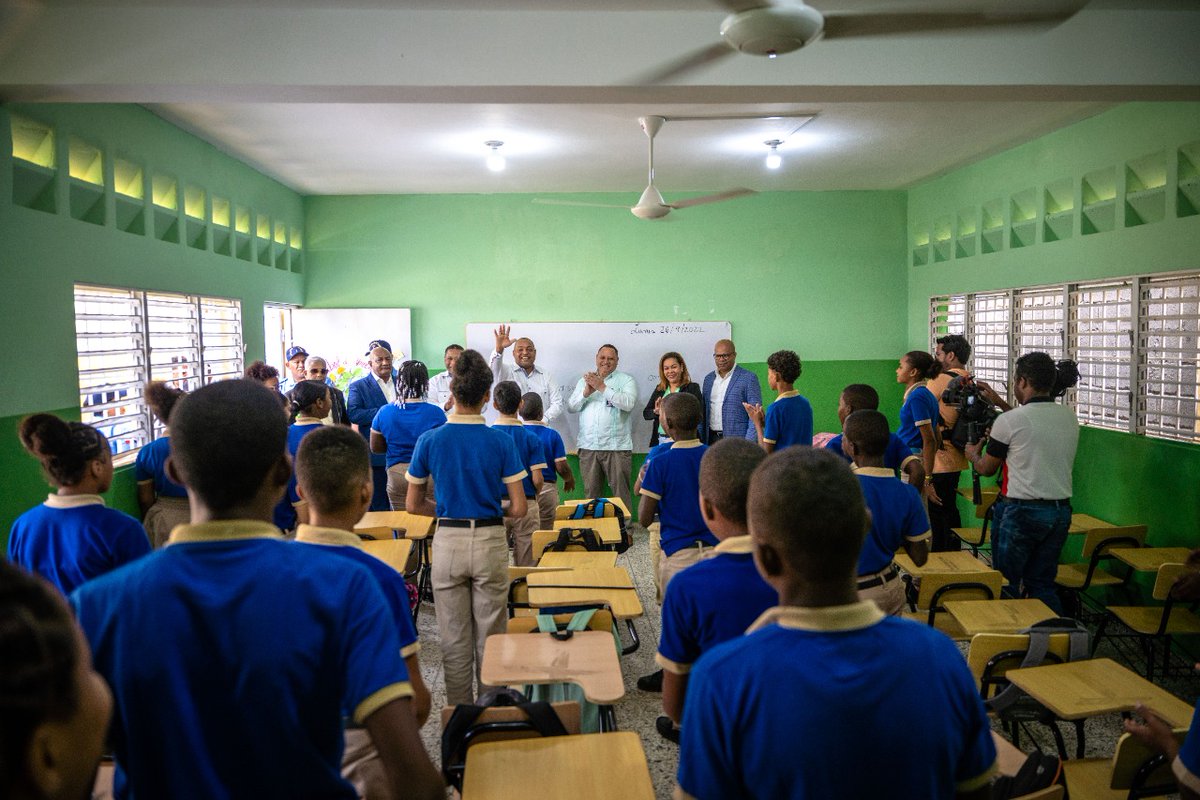 felixharvest's tweet photo. Inauguración Liceo Ercilia Pepin Distrito Educativo 1505, Herrera.
Gracias a Dios, a nuestro presidente Sr. Luis Abinader, a nuestro ministro Sr. Ángel Hernández y al Sr. Amador Figaris Regional 15.
Nuestra Educación Dominicana Continúa Cambiando!!! https://t.co/mBu21pnBTf