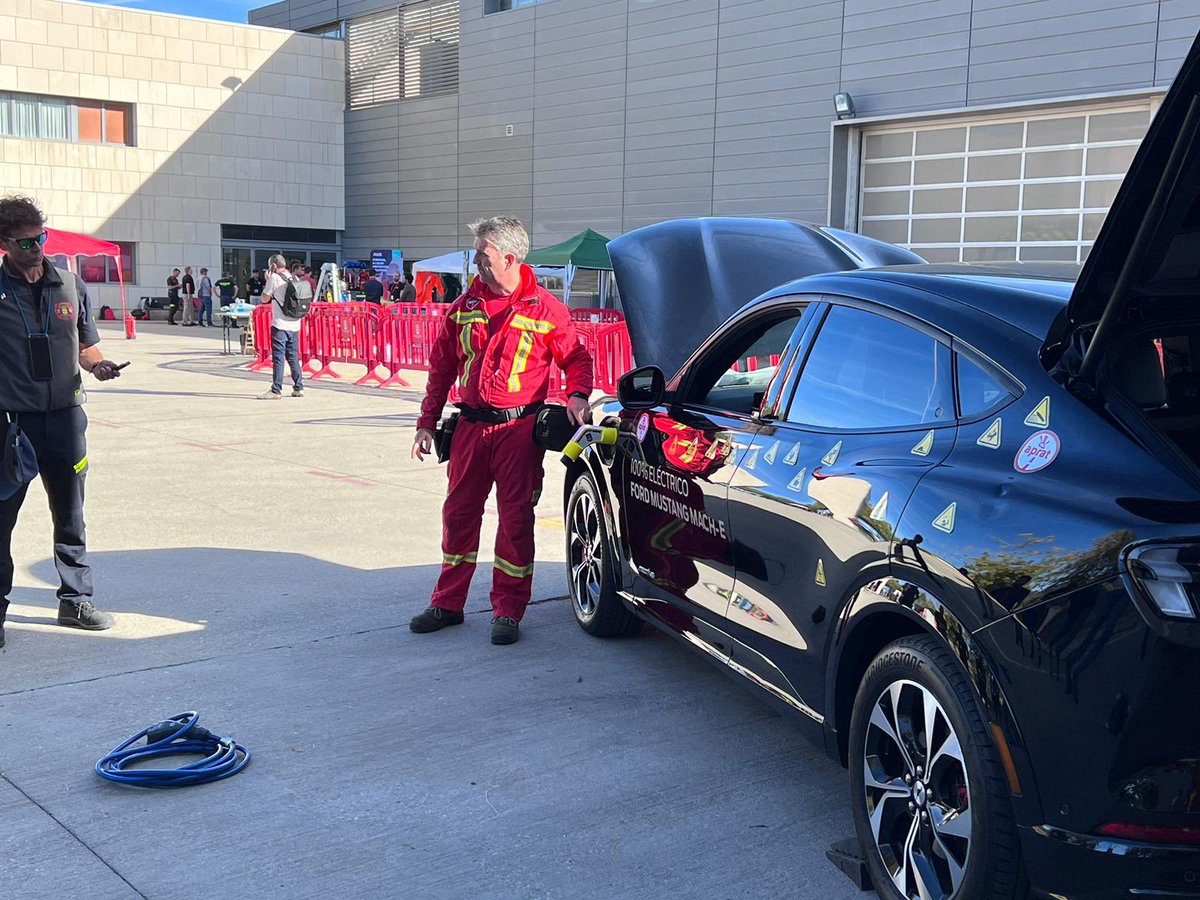 Participación de APRAT en el IV Congreso Nacional PRL en bomberos. Ponencia relacionada con Procedimiento Unificado en Rescate de Accidentes de Tráfico y taller con Procedimiento en vehículo eléctrico. Gracias <a href="/PRLbomberos/">PRL Bomberos</a>