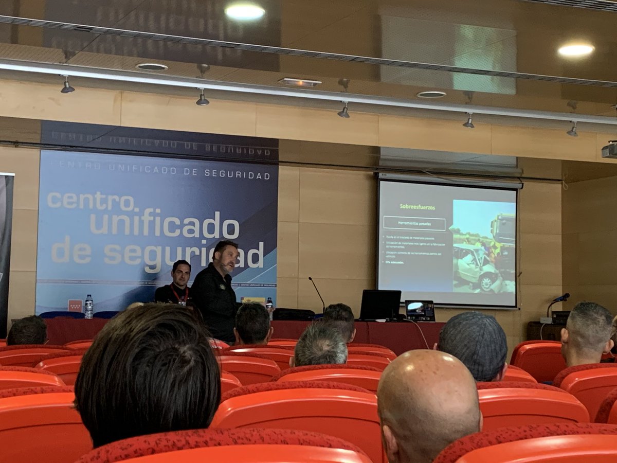 APRATSPAIN1's tweet photo. Participación de APRAT en el IV Congreso Nacional PRL en bomberos. Ponencia relacionada con Procedimiento Unificado en Rescate de Accidentes de Tráfico y taller con Procedimiento en vehículo eléctrico. Gracias @PRLbomberos https://t.co/IJsJgojDC4