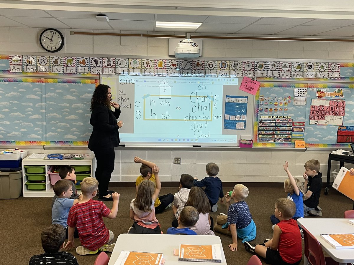 Today the elementary leadership team had a great visit to <a href="/CVMonroeEagles/">Monroe Elementary</a> to see <a href="/Amplify/">Amplify</a> CKLA in action. Evidence-based, systematic, explicit instruction works well for kids!  Awesome work Monroe team!  Thank you for hosting us! #CVLiteracy