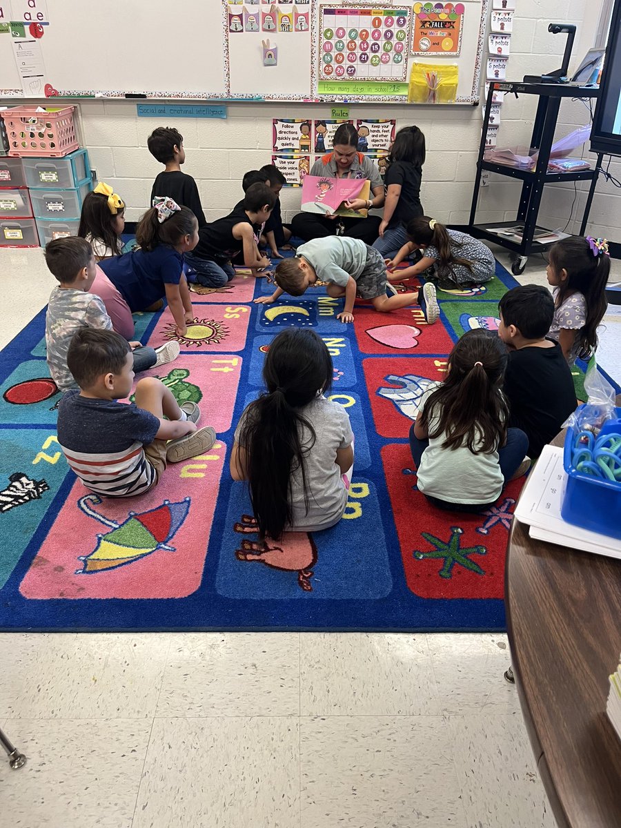 mrs_falcon's tweet photo. I want to thank @Mrs_MelAndrade for modeling how to teach an effective reading lesson. She is an amazing teacher and I’m so appreciative to have her as my coach. Thank you for inspiring me. @Rockets120 #rocketpride https://t.co/ei99JhGTGP