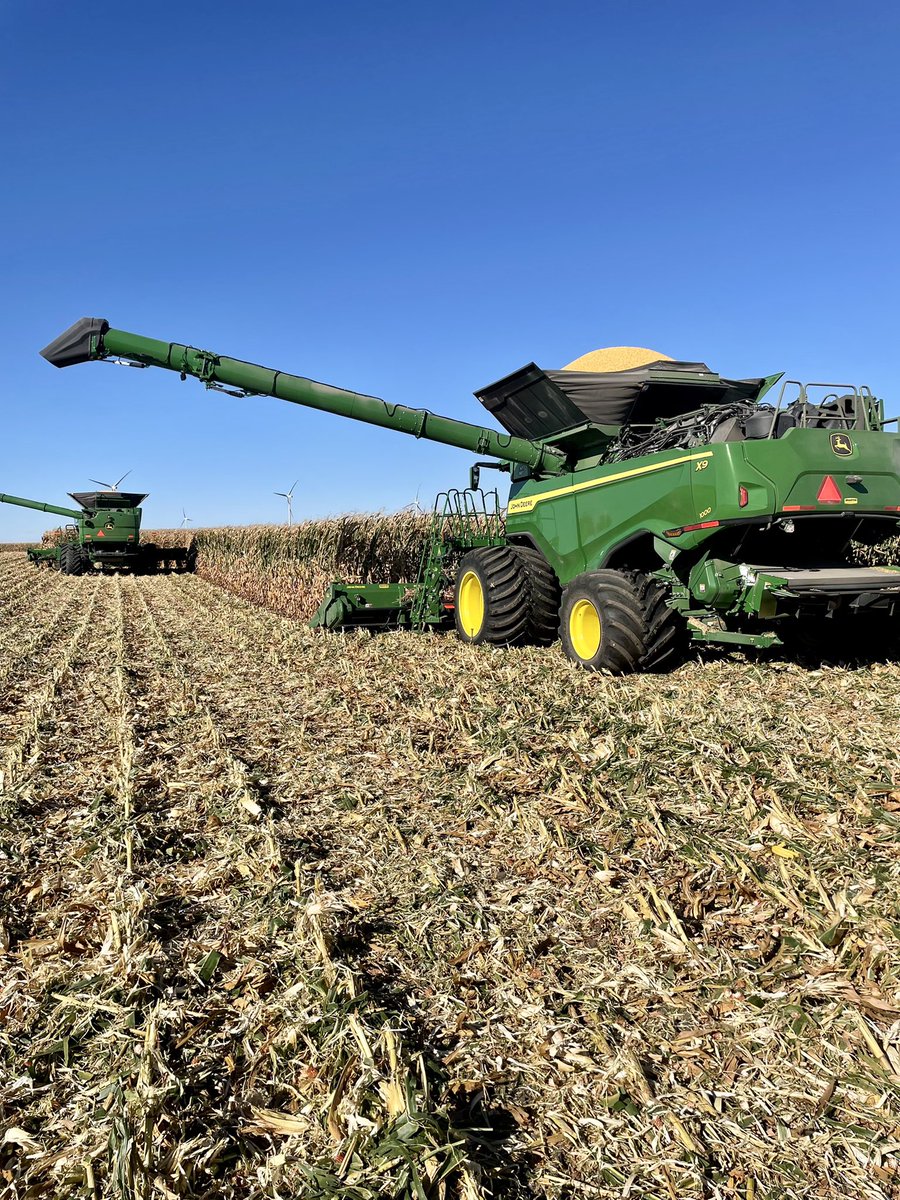 ScottSloan6164's tweet photo. Big fella doin work!! 💪🏻@TimMeils @JohnDeere X9 gettin it done!!  @GoodyearFarm LSW1400’s fronts and LSW1000’s on the rear. Saweet set up!! 👌🏻 #beastmode #gobigorgohome https://t.co/CQitNsbrCp
