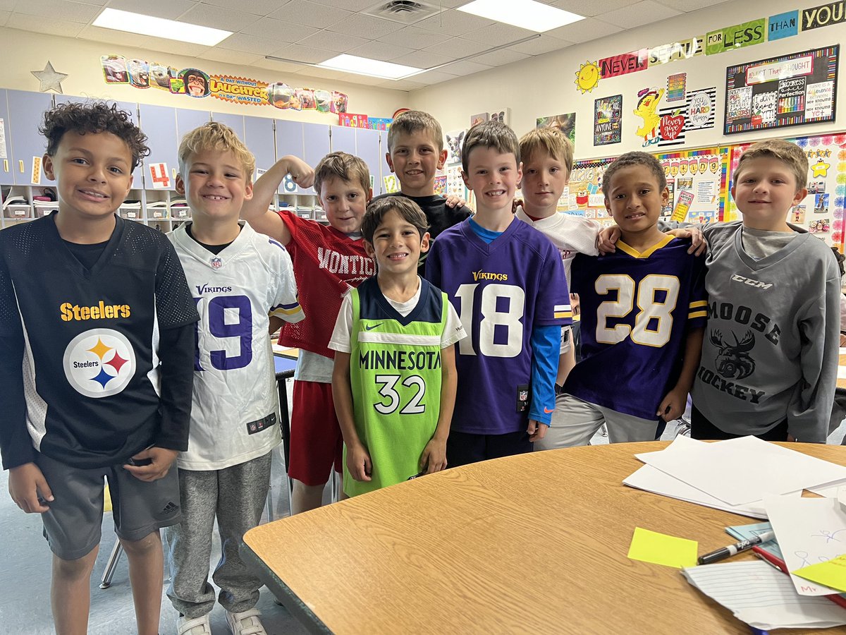 sarahvmn's tweet photo. Jersey Day! #lmemagic #montimagic https://t.co/vzxJ3MkJAw