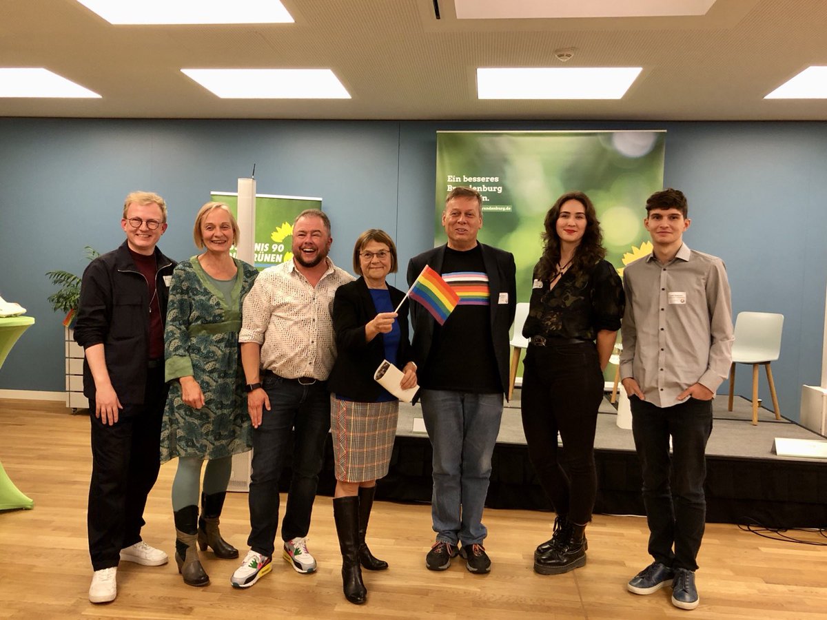 Ein wunderbarer erster Regenbogenempfang der <a href="/GrueneLTBB/">Fraktion Bündnis 90/Die Grünen Brandenburg</a> mit vielen interessanten Gästen aus der queeren Community und vielen Gesprächen.  Das wollen wir gern wiederholen.