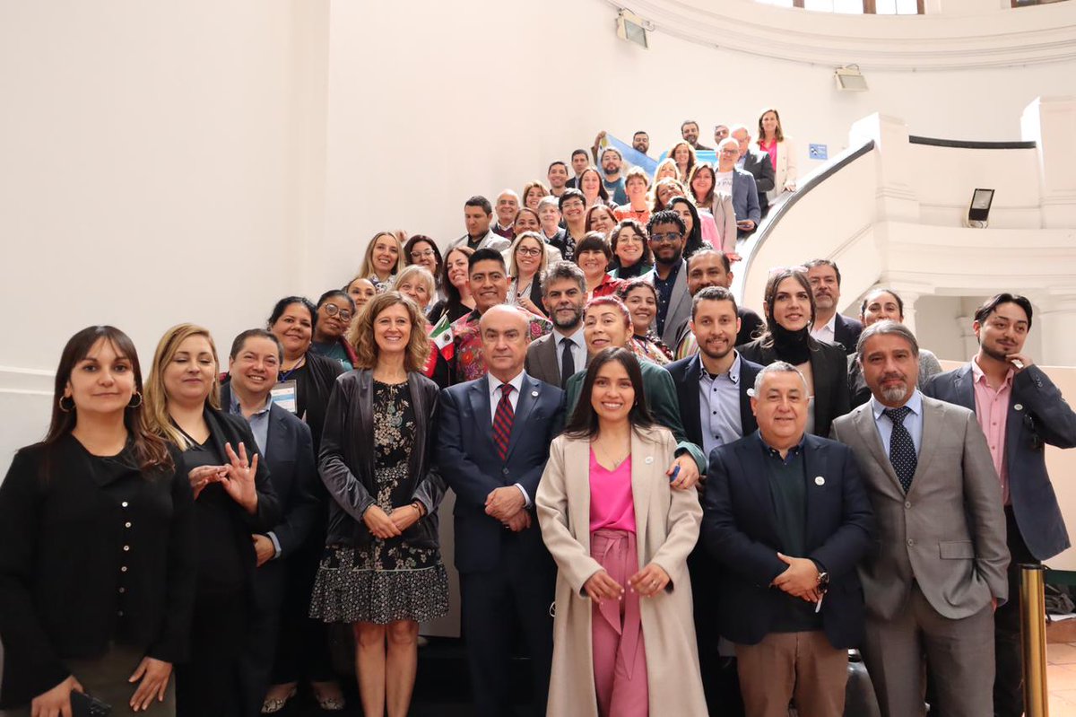 CeipMelquiades's tweet photo. Familia @CeipMelquiades, llevamos el Premio INTERNACIONAL IBEROAMERICANO DE EDUCACIÓN EN DERECHOS HUMANOS "OSCAR ROMERO ARNULFO" para CASA.  ¡¡¡EMOCIONANTE!!! Este premio es de todo el pueblo de @cabezondepisu @educacyl @UNICEFCyL @GuadixNacho @cfievalladolid @jcyl @UNICEF_EDU https://t.co/U1LhwvoFlH