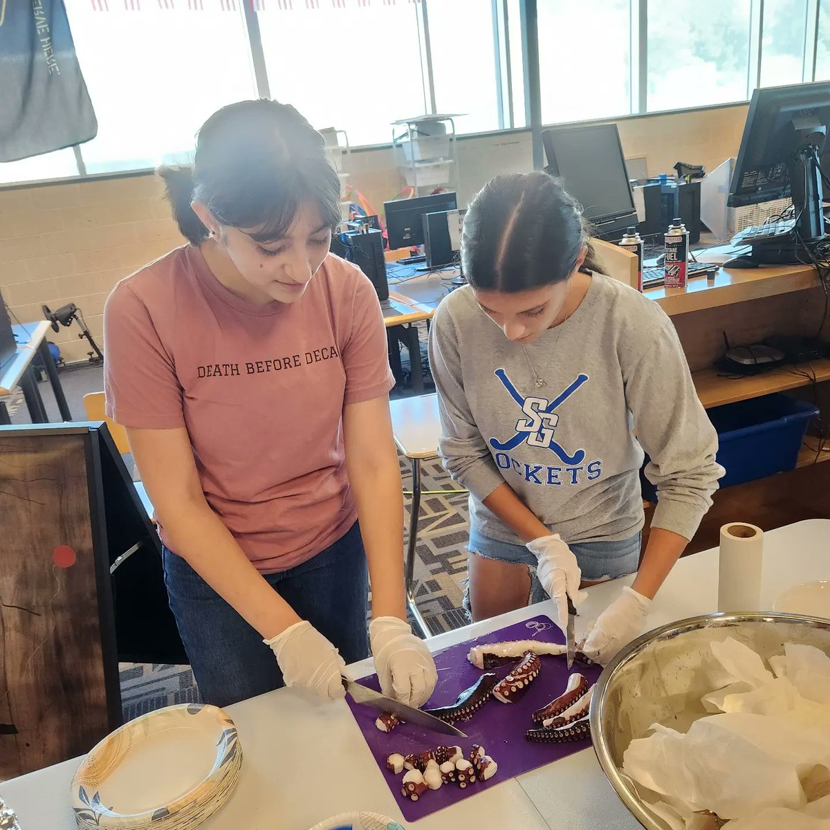 KinneerSra's tweet photo. Students have been busy learning about and celebrating Hispanic Heritage Month in their Spanish classes! We enjoyed presentations and ate pulpo gallego. #learningwithoutlimits #spanishwithsrak #rocketpride https://t.co/93rTeOLWAM