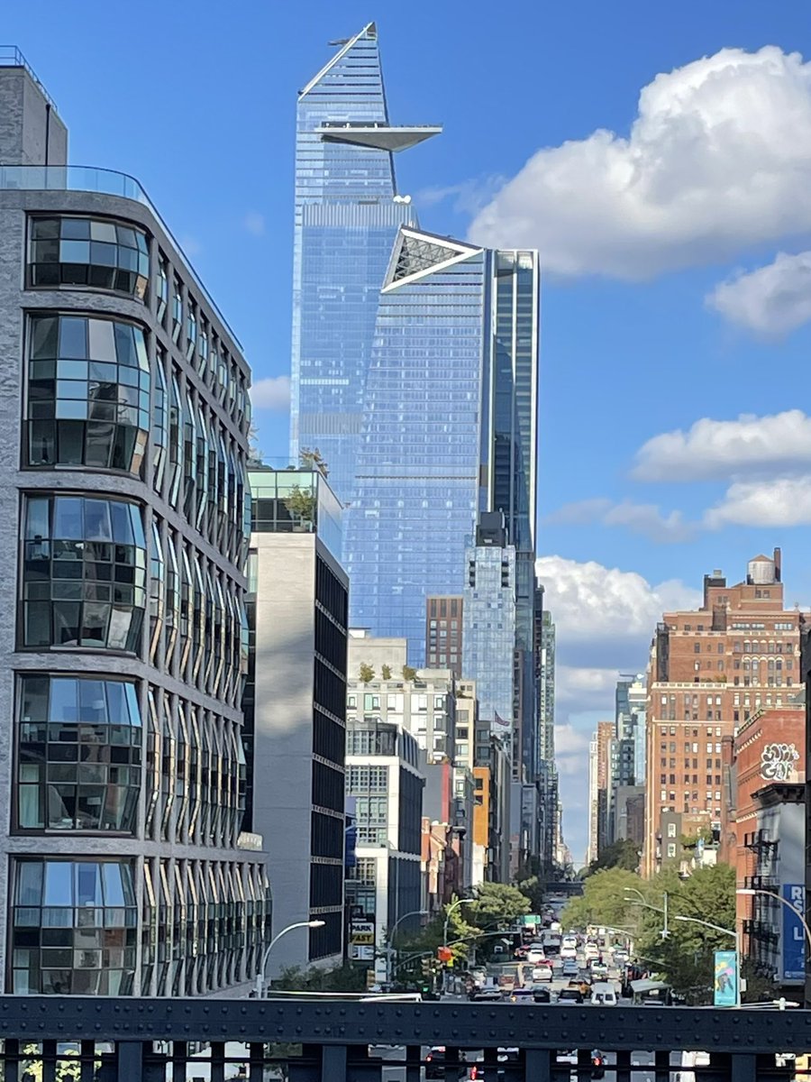 neilsexton659's tweet photo. New York and Manhattan, bustling, noisy and beautiful in late summer sunshine. Unexpected British iconography on 5th Avenue and @HMSQNLZ majestic in the harbour. https://t.co/JpnCxSet9C