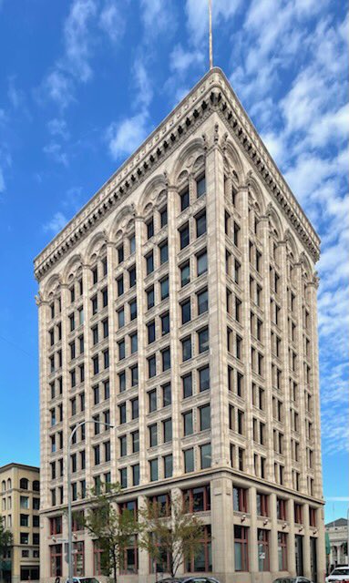 embop's tweet photo. Winnipeg absolutely slaps, no one mentioned this to me previously?? https://t.co/35xrIhy68B