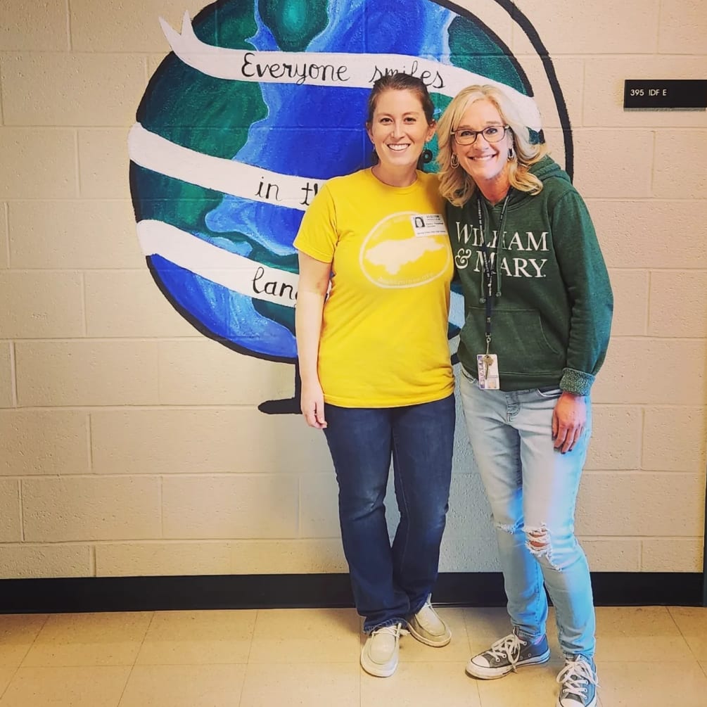 KinneerSra's tweet photo. We were happy to welcome our guest speaker and SG alum (Class of '06), Nancy Polashuk, to the Spanish classroom. Nancy shared her experiences in Honduras on a medical mission trip. 🇭🇳 #rocketpride #spanishwithsrak #learningwithoutlimits https://t.co/v3UPlSXR4I