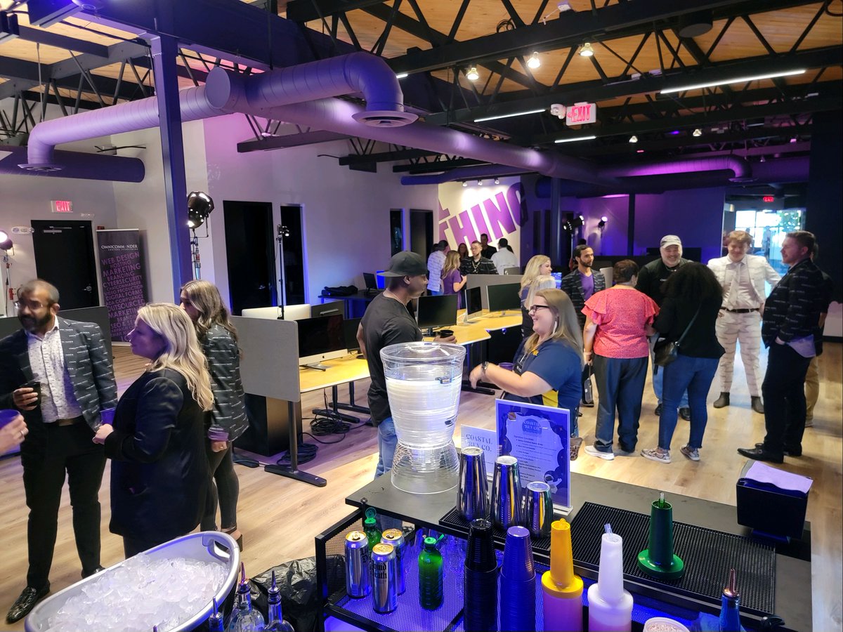 OMNICOMMANDER1's tweet photo. We had such a great time connecting with everyone last night at our Sharetec Mixer!
#OMNICOMMANDER #CreditUnionMarketing #CreditUnions #CreditUnion #ControlEverything #SharetecConference #Sharetec #SharetecSystems #SharetecCore #CreditUnionSoftware https://t.co/eCQfBH0lUg