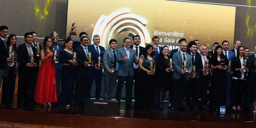 JavierIchazoB's tweet photo. ¡Ya tenemos ganadores!
Recientemente, conocimos a los colaboradores/as que innovaron y transformaron nuestros servicios.
El Premio Espiral de la #Innovación reconoce el empeño de hacer las cosas de manera distinta para brindarle la mejor experiencia a los clientes.
#Mibanco https://t.co/2vkpBIhUbX
