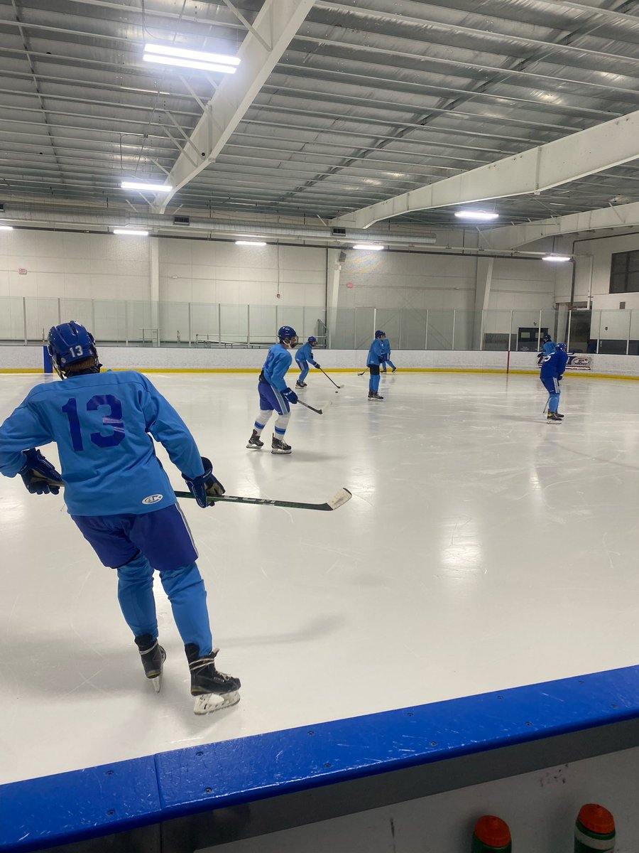 BerlinJVHockey's tweet photo. Hockey Season is BACK! @BerlinHockey let the countdown to our first game begin! https://t.co/v7NF8U4ncW