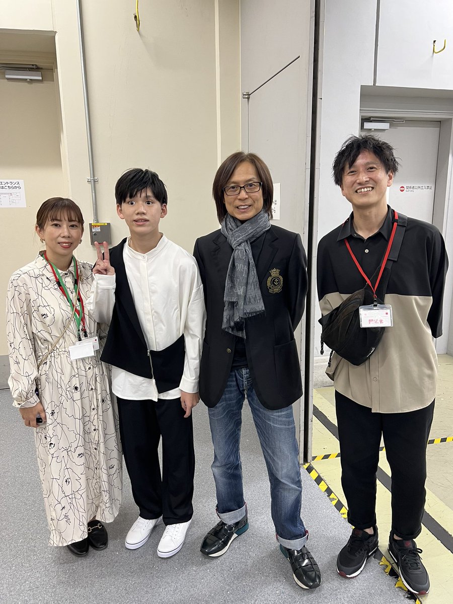 hibi__hope's tweet photo. LIVES TOKYO2022の終了後にテーマソング「Happy now」を作曲したつんく♂@tsunkuboy さんとお会いでき、5年前のリズム天国でツイートして下さった件をずっと憶えていて下さってました！直接新作のお願いとドラムも聴いて頂けて響希も大喜びでした！

#リズム天国 #酒井響希 #全盲ドラマー #ドラマー https://t.co/RaBPii9Uj8